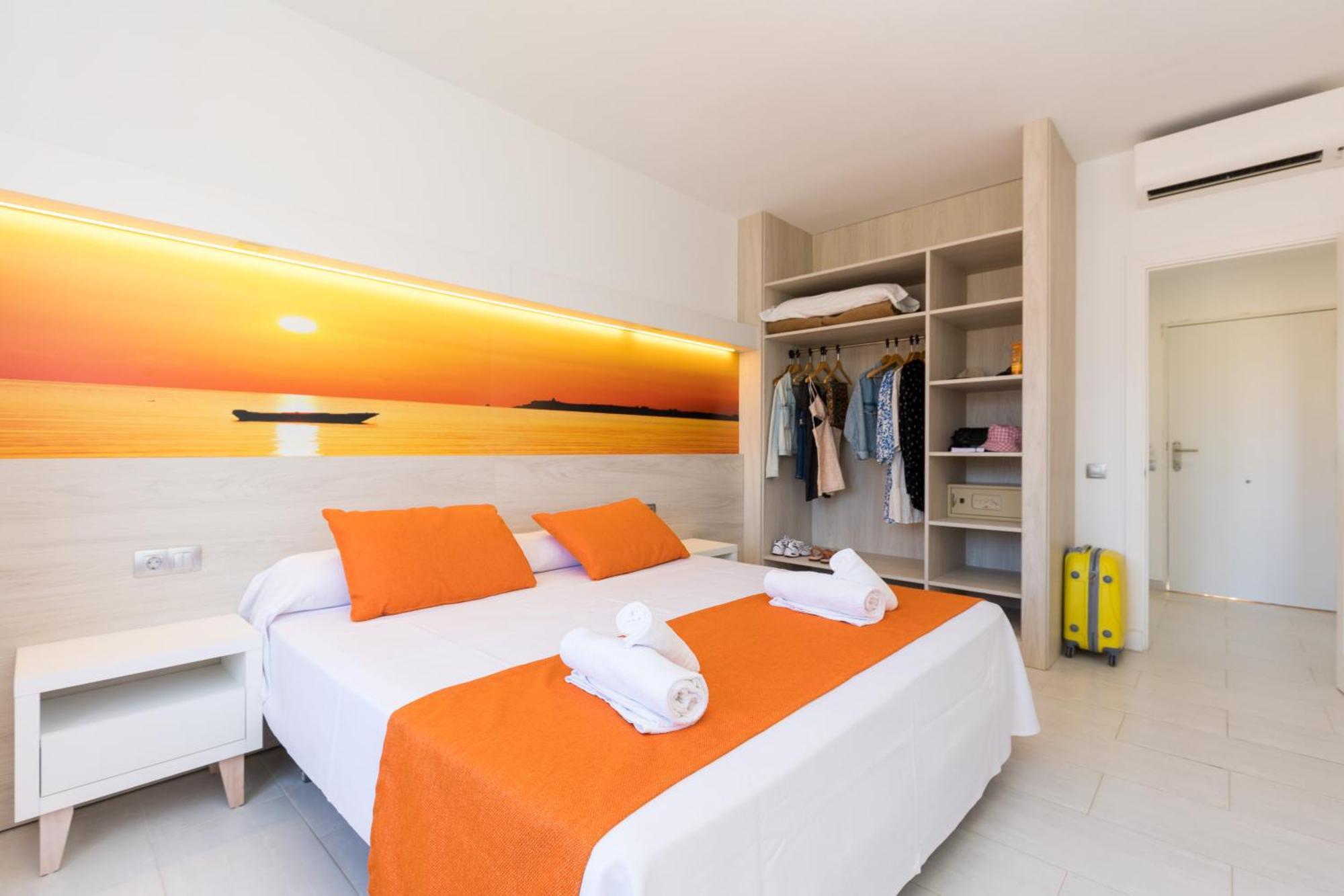 Arenas De Son Bou Hotel Exterior photo